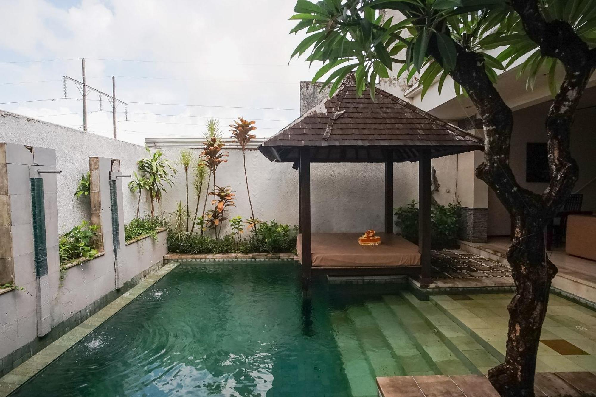 Queen Rose Villa & Spa Jimbaran Exterior foto