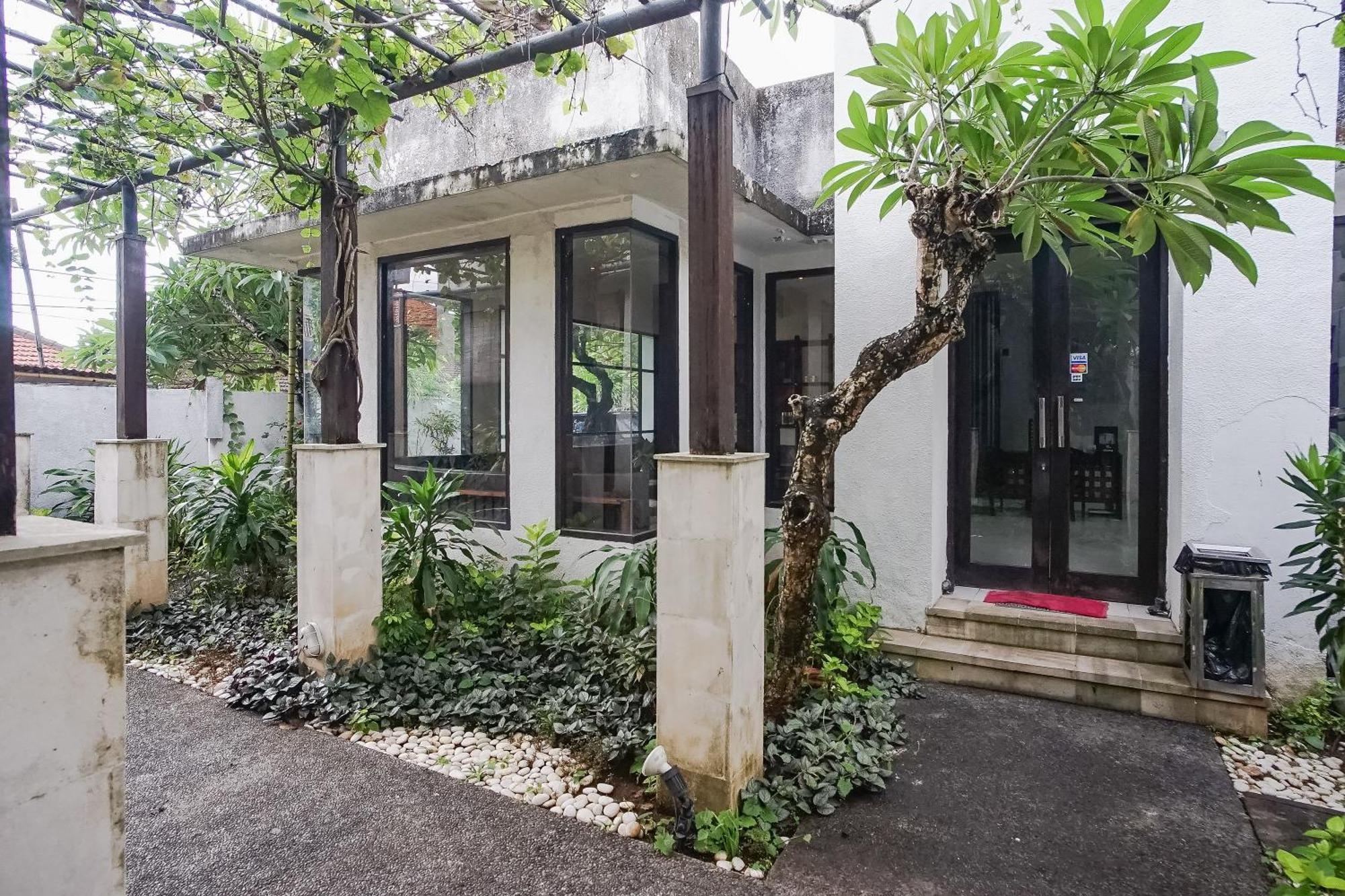 Queen Rose Villa & Spa Jimbaran Exterior foto
