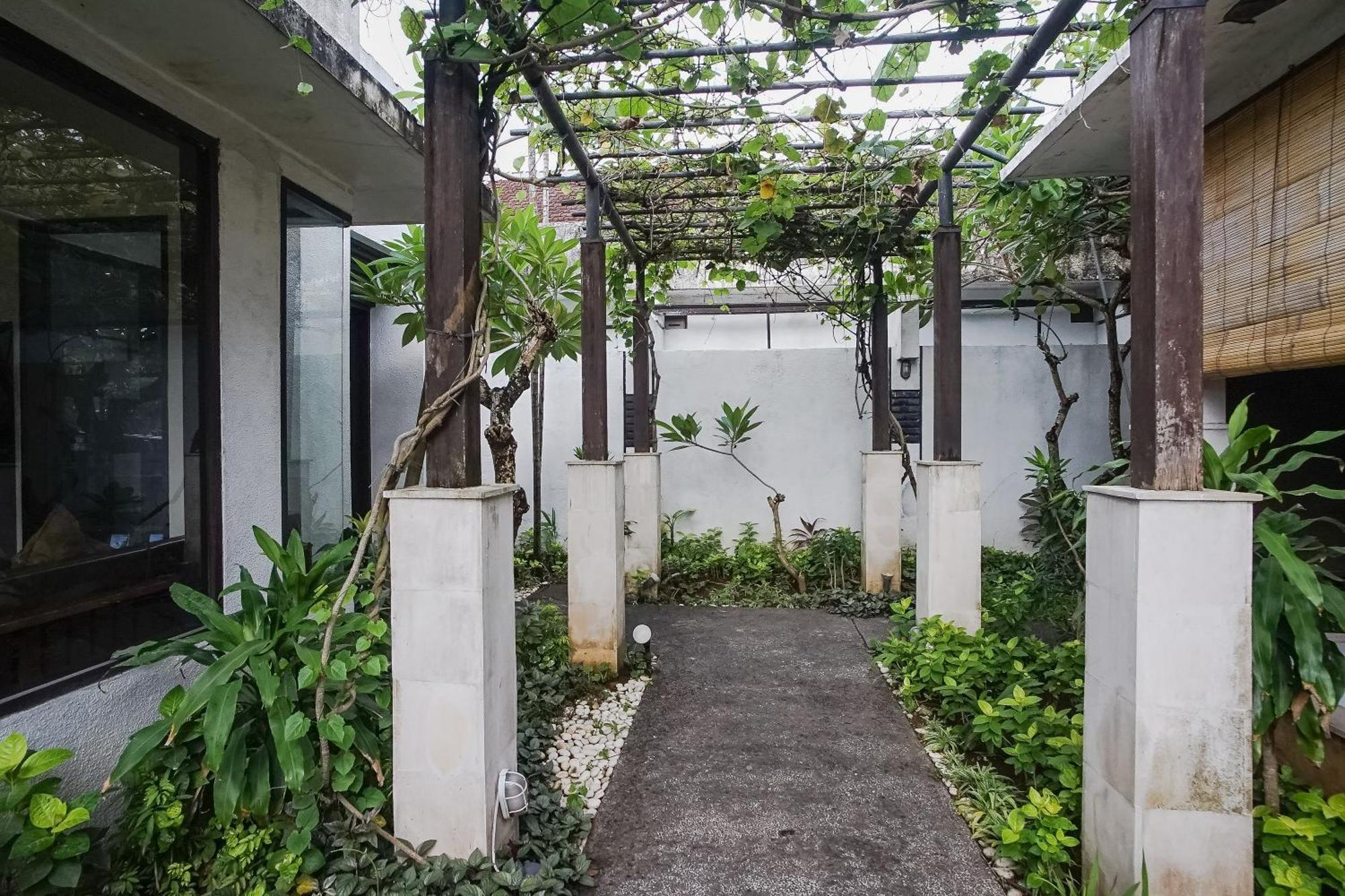 Queen Rose Villa & Spa Jimbaran Exterior foto